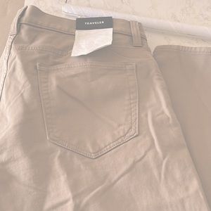 Banana Republic famous Athletic Tapered fit. Waist 33 x 32 length.